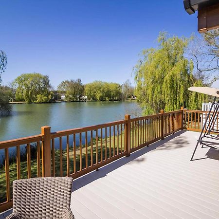 Stunning Lodge With Free Wifi For Hire At Carlton Meres In Suffolk Ref 60013M Saxmundham Εξωτερικό φωτογραφία