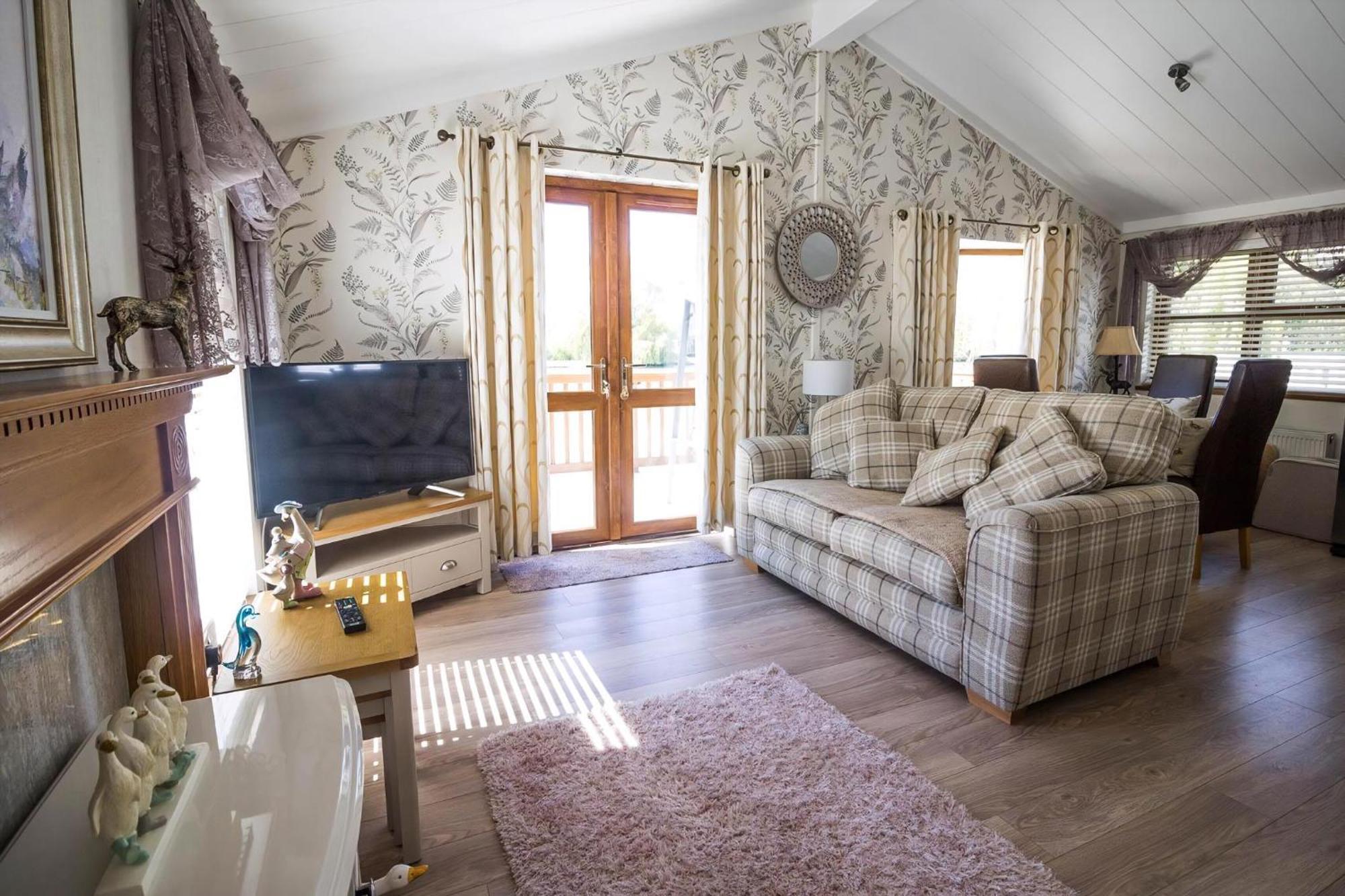 Stunning Lodge With Free Wifi For Hire At Carlton Meres In Suffolk Ref 60013M Saxmundham Εξωτερικό φωτογραφία